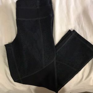 Lululemon snake skin and mesh crop leggings size 4